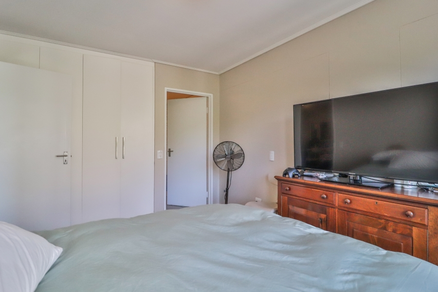 2 Bedroom Property for Sale in Vredehoek Western Cape